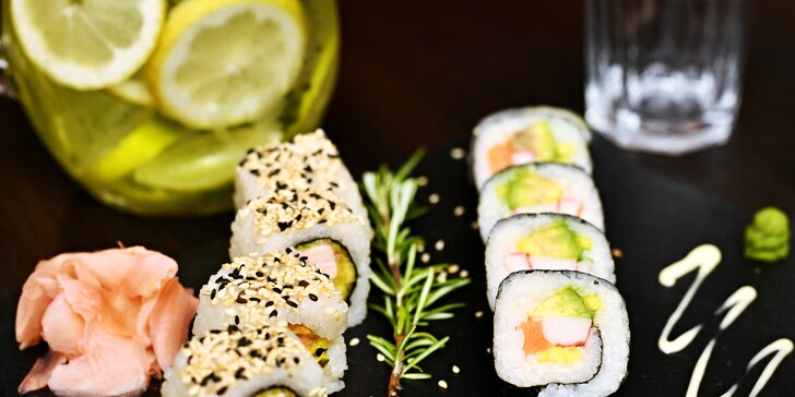 Pestré sushi menu: sety s miso losos nebo tofu polévkou, mangovým salátem i citronádou či vínem