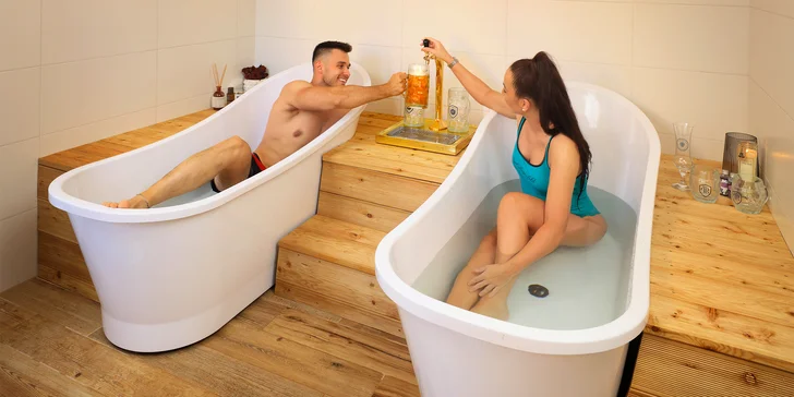 Pivní lázně s neomezenou konzumací piva i večeří pro dva v pivovaru Rožmberk