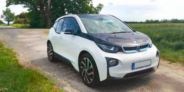 Výlet do budoucnosti: celodenní zapůjčení exkluzivního elektromobilu BMW i3