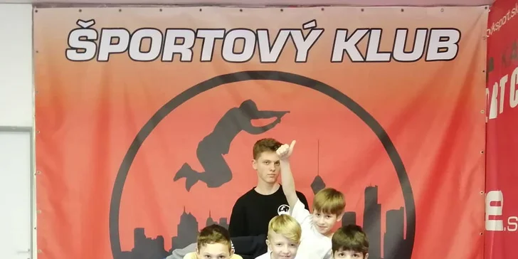  O to viac, ak tak učiníte zábavnou formou - napríklad aj prostredníctvom detského kurzu gymnastiky a parkouru.