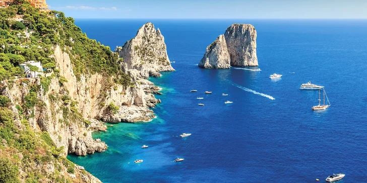 Během zájezdu můžete vyrazit také na fakultativní výlety lodí na slavný ostrov Capri nebo Ischii. 