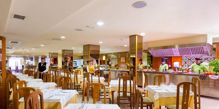 Zvolit lze pobyt bez stravy, jen se snídaní nebo rovnou polopenzi či plnou penzi formou bufetu, případně all inclusive.