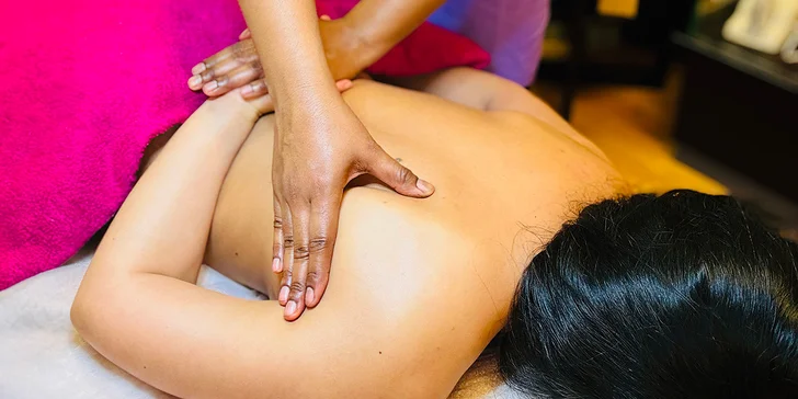 Masérka pracuje s přírodní kosmetikou značky Apis Natural Cosmetics.