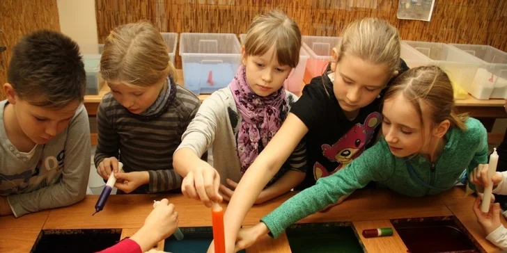 V nabídce jsou dvě varianty voucheru – na klasickou svíčku a koupelovou sůl, nebo jednu barevnou svíčku. 