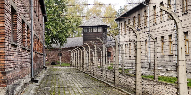 Dozvíte se i mnoho informací o historii židovského ghetta v Terezíně, odkud právě mnoho Židů do Osvětimi přijelo a také tragicky skončilo svůj život. 