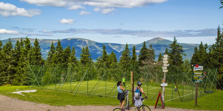 Pobyt v krkonošské boudě u Janských Lázní: polopenze a venkovní posezení