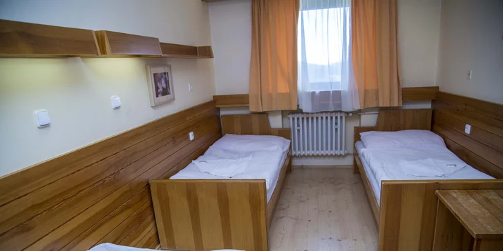 Pobyt v krkonošské boudě u Janských Lázní: polopenze a venkovní posezení