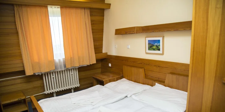 Pobyt v krkonošské boudě u Janských Lázní: polopenze a venkovní posezení