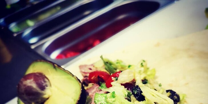 Stay fresh: salát či tortilla dle výběru s halloumi, avokádem i masem