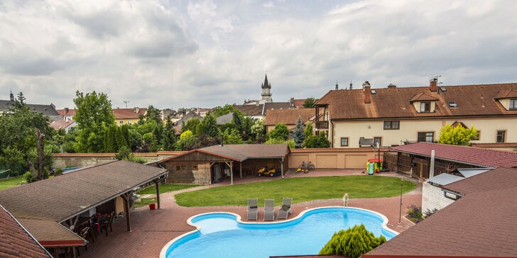 Pobyt blízko Olomouce: hotel s vířivkou, bazénem, bowlingem i vyžitím na zahradě pro děti i dospělé