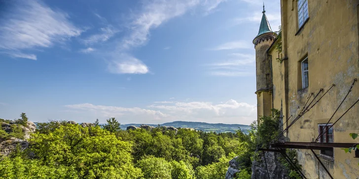 Relax na zámku Hrubá Skála: polopenze, masáž, wellness i vstup na vyhlídku, možnost elektrokol