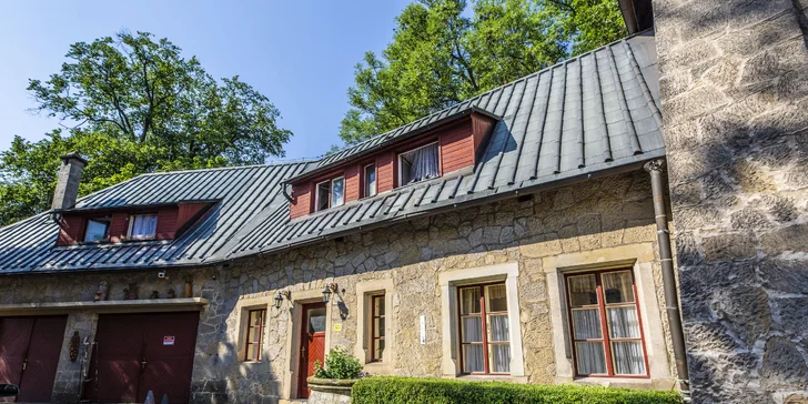 Relaxace na zámku Hrubá Skála: polopenze, wellness i vstup na vyhlídku