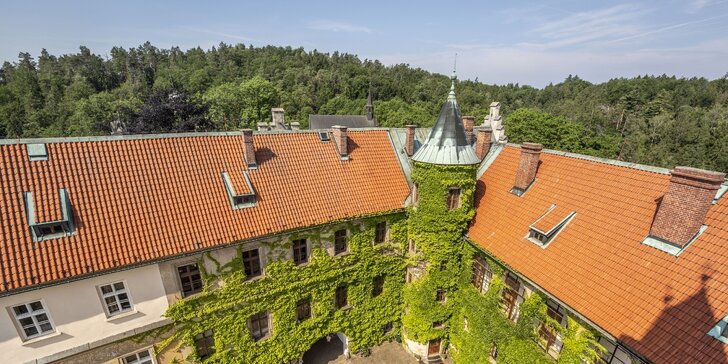 Relaxace na zámku Hrubá Skála: polopenze, wellness i vstup na vyhlídku