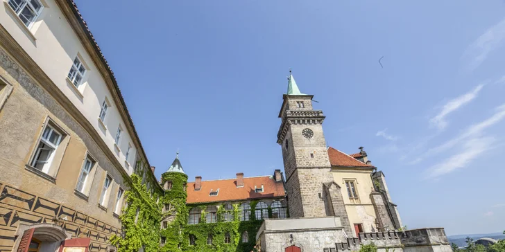 Relaxace na zámku Hrubá Skála: polopenze, masáž, wellness i vstup na vyhlídku