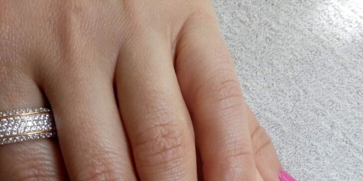 Krásné ruce i nohy: Manikúra nebo pedikúra s lakování gel lakem