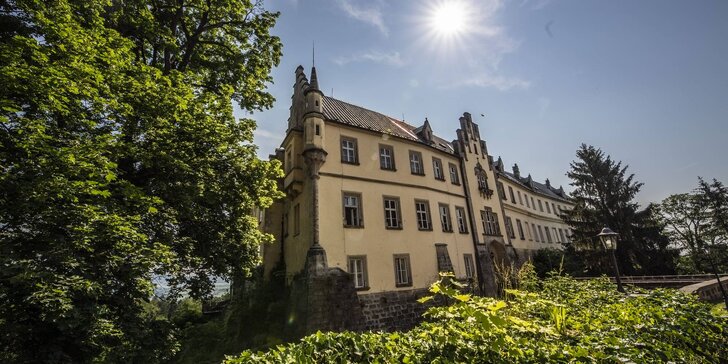 Pobyt na zámku Hrubá Skála: polopenze, wellness i elektrokola na výlety