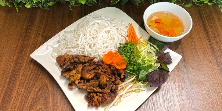 Vietnamské speciality na Smíchově: polévka, nudle i kachna podle výběru