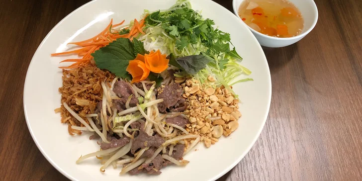 Vietnamské speciality na Smíchově: polévka, nudle i kachna podle výběru