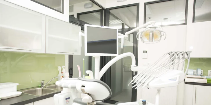 Profesionální dentální hygiena včetně air flow: komplexní ošetření chrupu