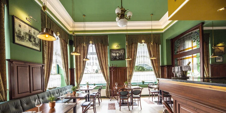 Prvorepublikový 4* hotel v Jičíně na 1–2 noci s jídlem, wellness i masáží