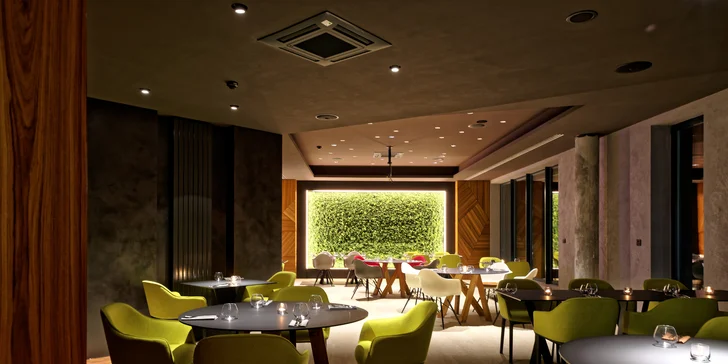Párová, tradiční či olejová masáž a 3chodové menu v restauraci Signature