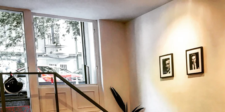 Pánský střih (klasický či strojkem) i holení a drink v italském barber shopu