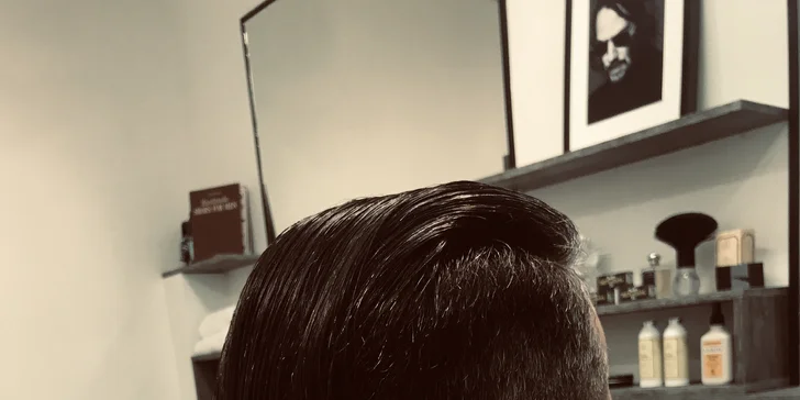 Pánský střih (klasický či strojkem) i holení a drink v italském barber shopu