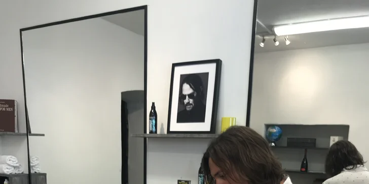 Pánský střih (klasický či strojkem) i holení a drink v italském barber shopu