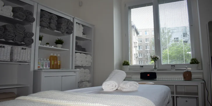 Výběr z masáží na 60-90 minut v salonu Life Sense: relaxační, baňková i lávovými kameny