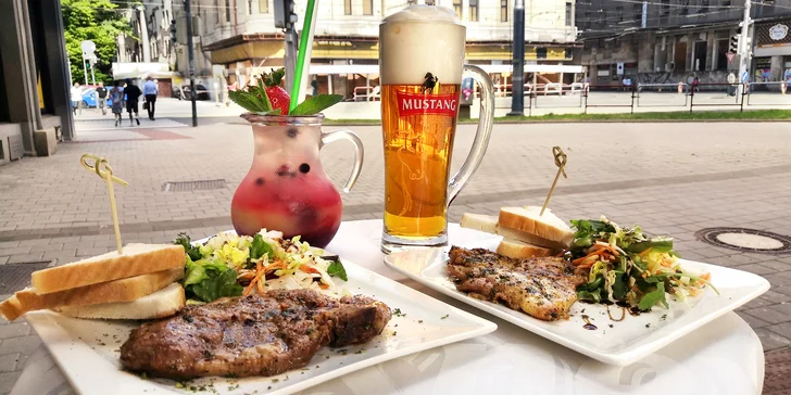 Menu pro dva: steak s přílohou, salát i domácí ovocná limonáda nebo pivo