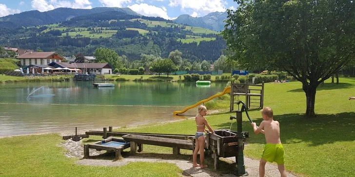 Za návštěvu stoji i jezero v Aichu.
