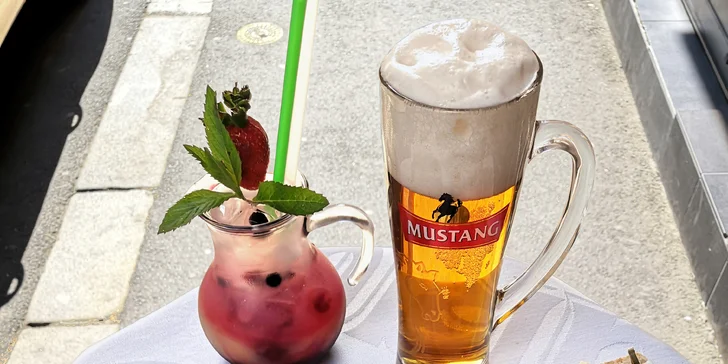 Menu pro dva: steak s přílohou, salát i domácí ovocná limonáda nebo pivo