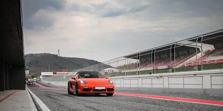 Zkroťte až 640 koní Lamborghini Huracan, Porsche 718 nebo Fordu Mustang GT Cabrio