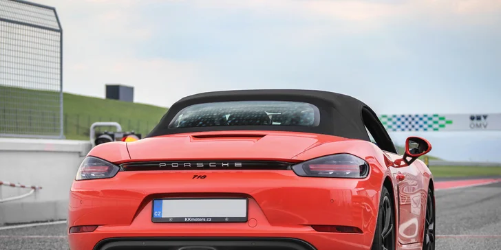 Zkroťte Lamborghini, Porsche nebo Mustanga na velkém okruhu v Mostě i Brně: až 5 kol jako řidič či spolujezdec