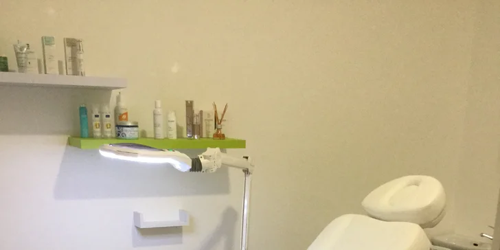 Medicinální pedikúra s hydratačním zábalem v délce 80 min.