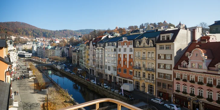 Pobyt u řeky Teplá v centru Varů: polopenze, masáž i wellness procedury