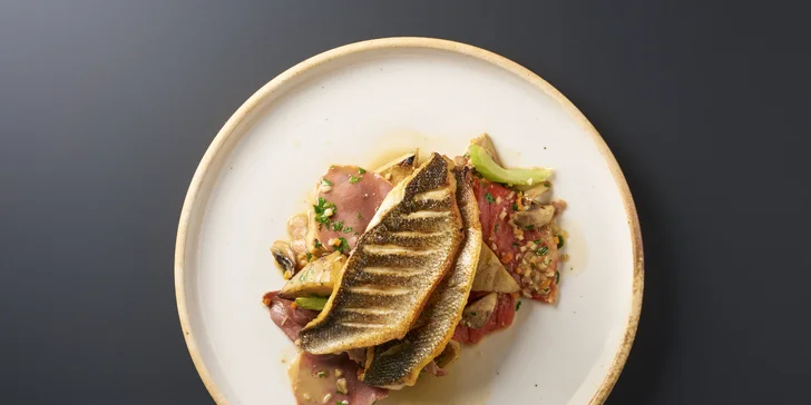 Párová, tradiční či olejová masáž a 3chodové menu v restauraci Signature