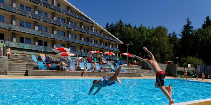 Pobyt v hotelu na Seči: polopenze, bazény, relaxace ve wellness i sport