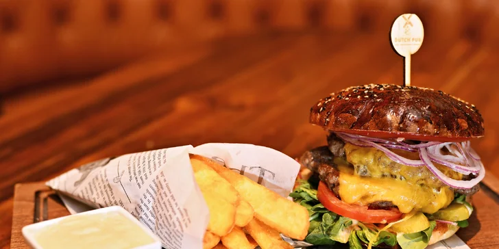 Domácí XL burger výběrem ze 4 druhů, hranolky i pivo v The Dutch Pub