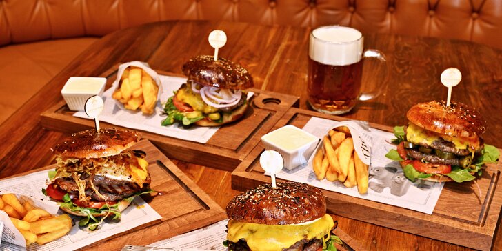 Domácí XL burger výběrem ze 4 druhů, hranolky i pivo v The Dutch Pub