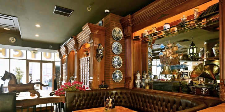 Domácí XL burger výběrem ze 4 druhů, hranolky i pivo v The Dutch Pub
