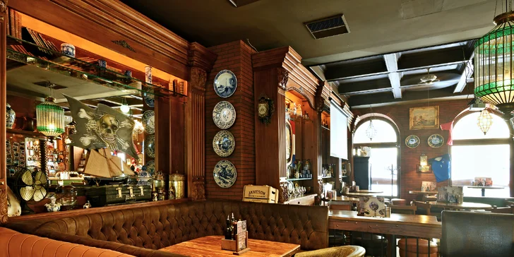 XL burger s 300 g hovězího masa, hranolky i pivo v The Dutch Pub