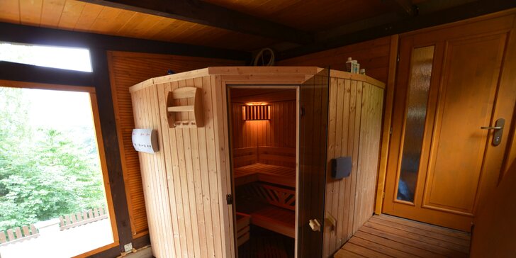 Moderní chata se saunou a vířivkou v Krušných horách pro partu nebo rodinu