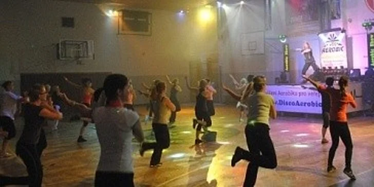 10 vstupů na VIP Aerobic s posilováním s laser show se slevou 90%