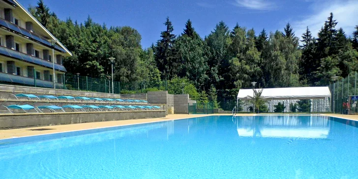 Pobyt v hotelu na Seči: polopenze, bazény, relaxace ve wellness i sport