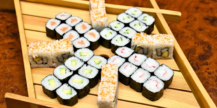 Sushi sety s 16 až 45 kousky: maki s lososem i nigiri s chobotnicí či úhořem