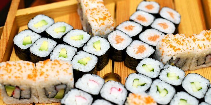 Sushi sety s 16 až 45 kousky: maki s lososem i nigiri s chobotnicí či úhořem
