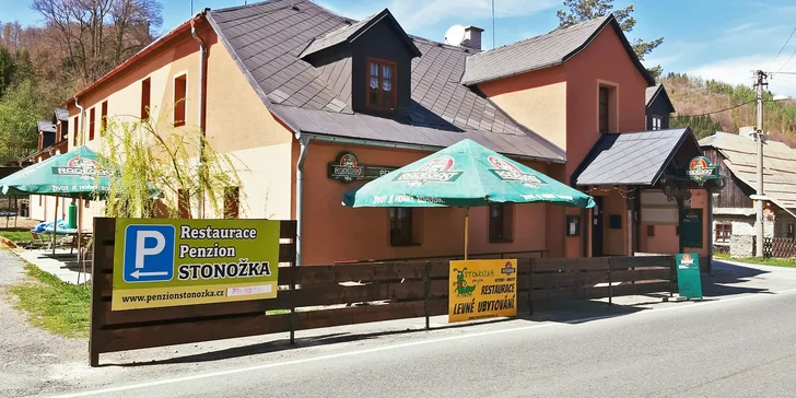 3–4 dny v Jeseníkách: pobyt v obytném sudu či penzionu, wellness a jídlo