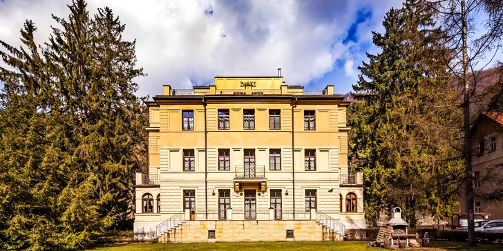 Legendární Baske Villa v Trenčianských Teplicích: pobyt se snídaní, privátním wellness i masáží