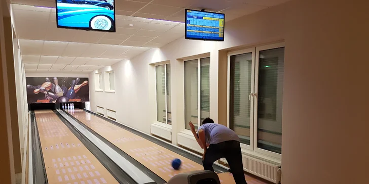 Nandejte to kuželkám: hodina nebo dvě bowlingu až pro 8 osob